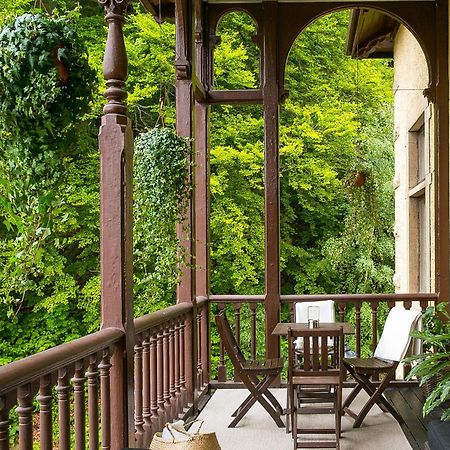 Hotel Slottsvillan Хускварна Екстериор снимка