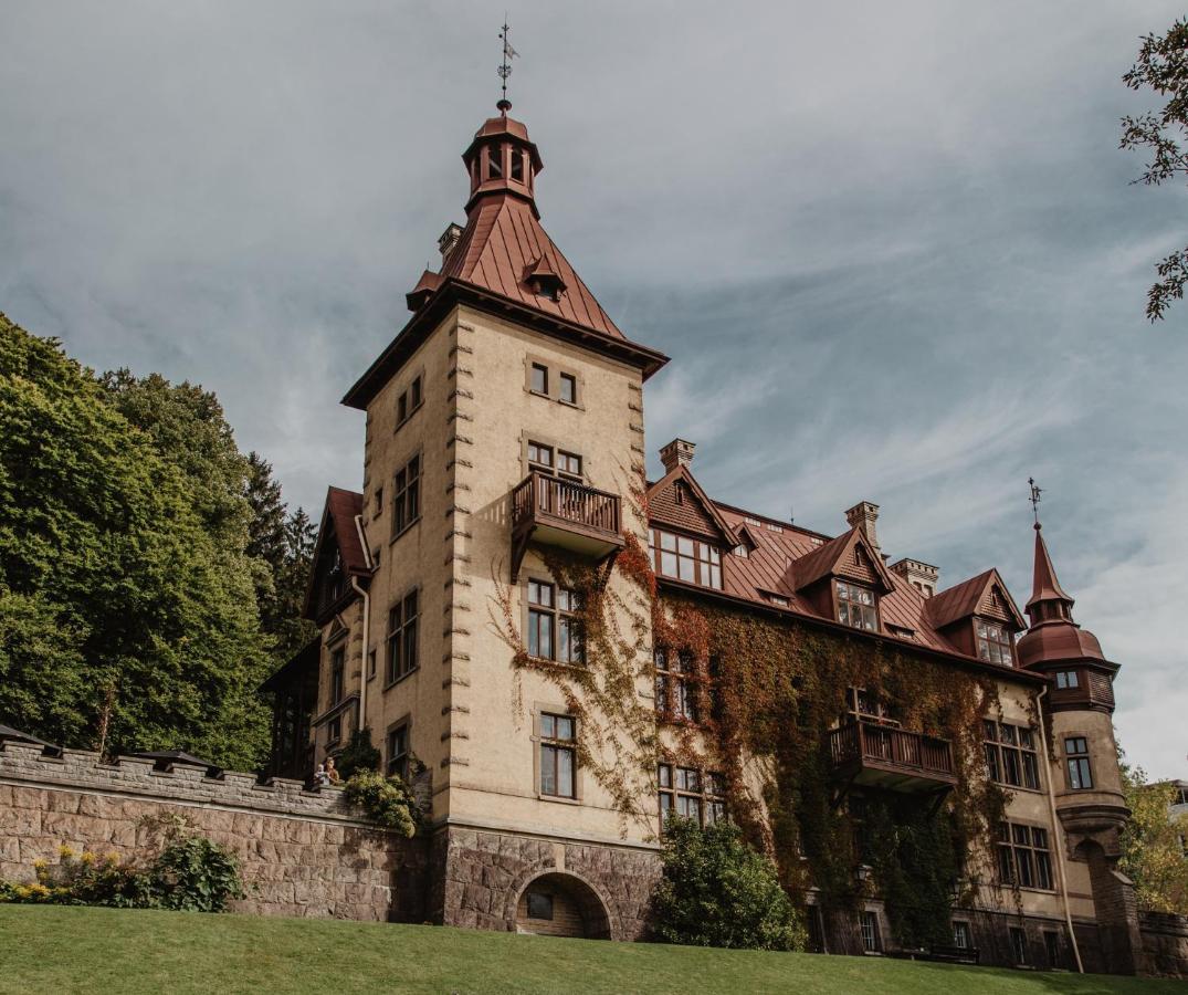 Hotel Slottsvillan Хускварна Екстериор снимка