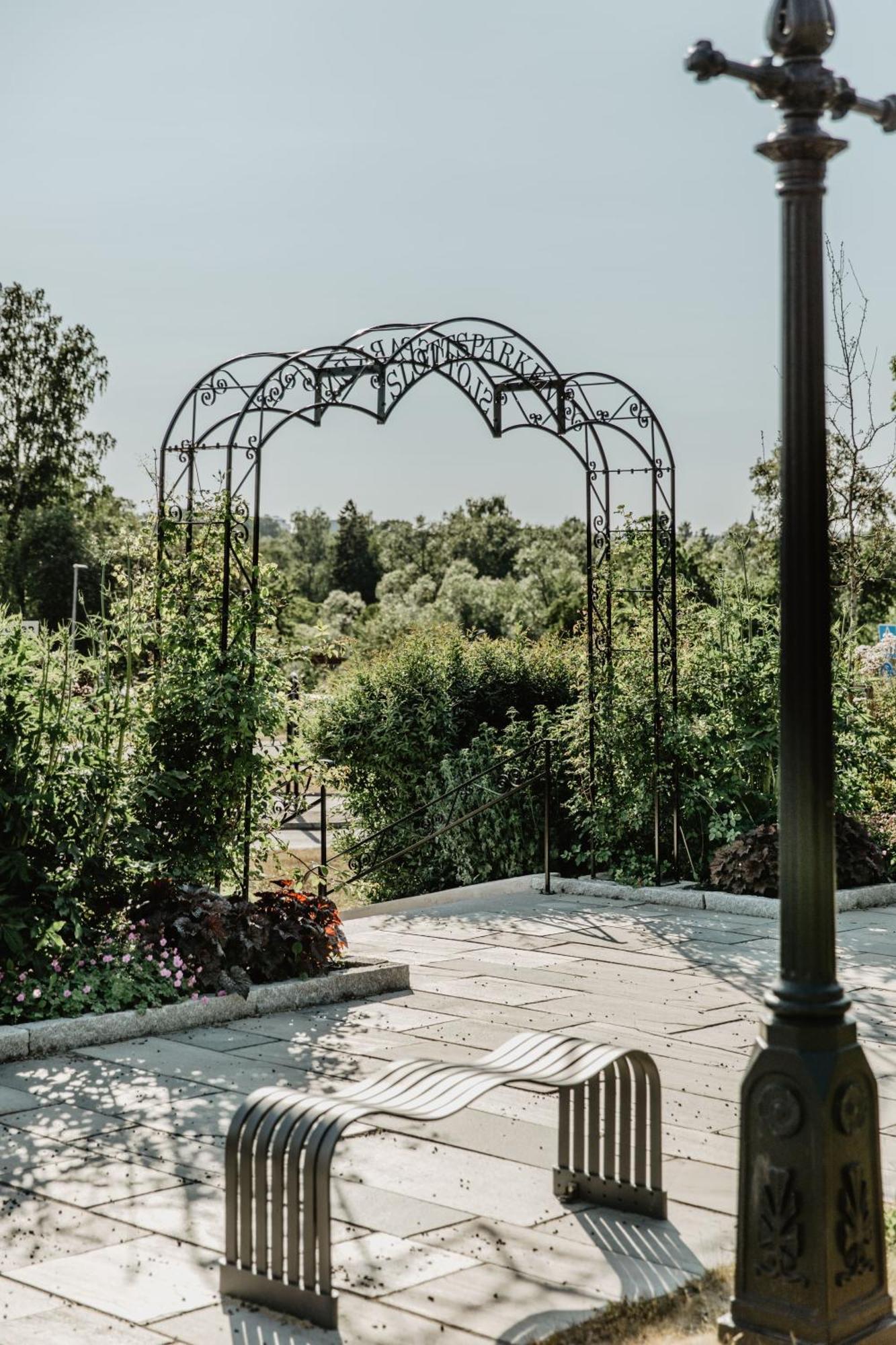 Hotel Slottsvillan Хускварна Екстериор снимка