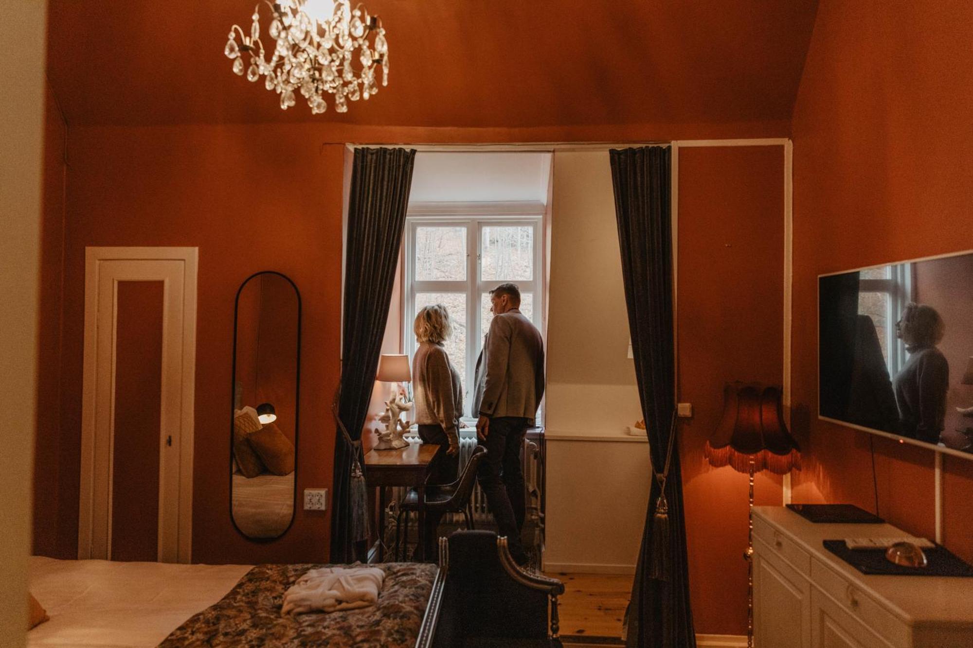 Hotel Slottsvillan Хускварна Екстериор снимка