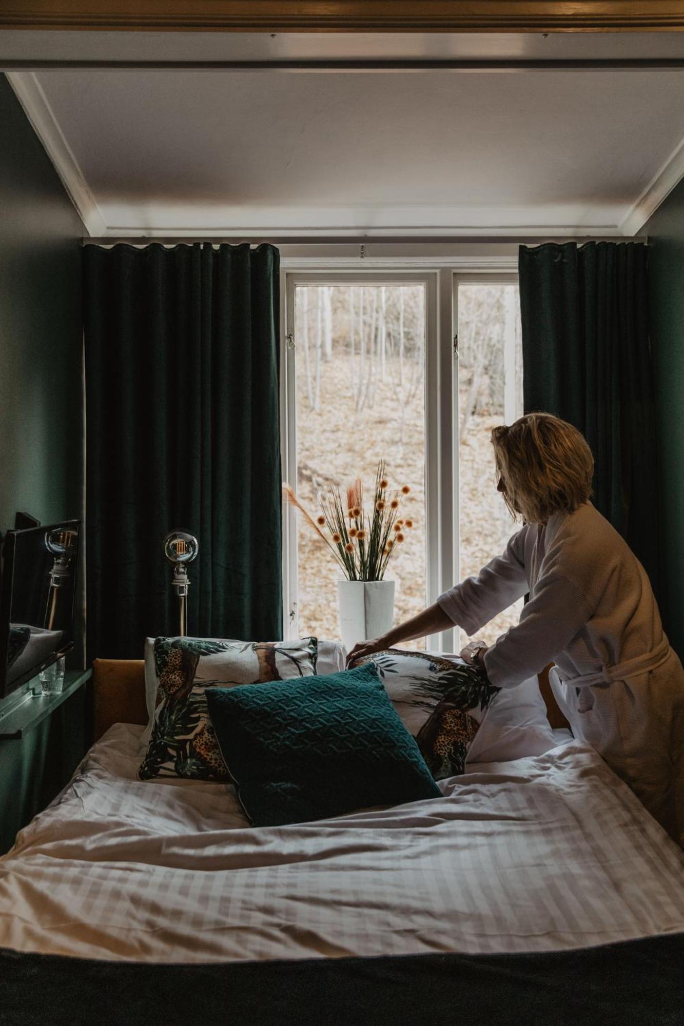Hotel Slottsvillan Хускварна Екстериор снимка