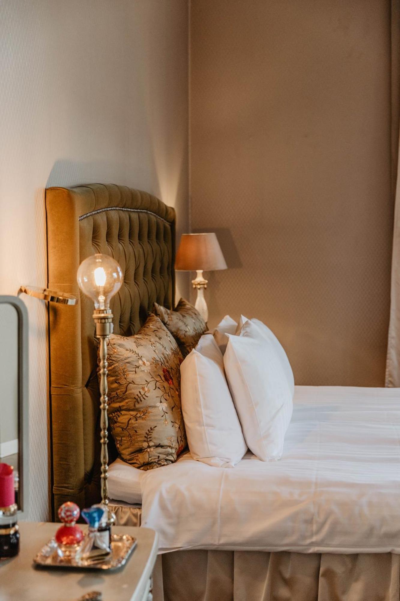 Hotel Slottsvillan Хускварна Екстериор снимка